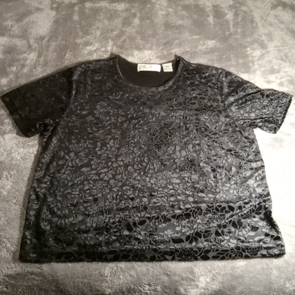 Sarah Bentley Top Stretchy Black Roses Fabric
